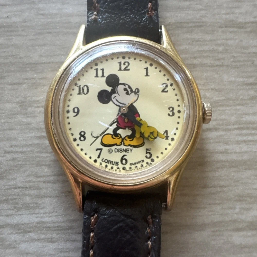 Vintage Disney Lorus 1990's Mickey Mouse Hands Watch Gold Tone Case Leather Band